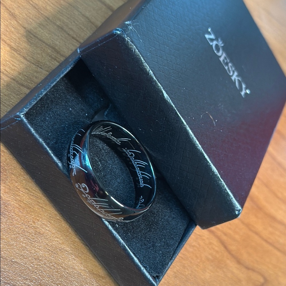 Black Zoesky Men's Ring with Sleek Design